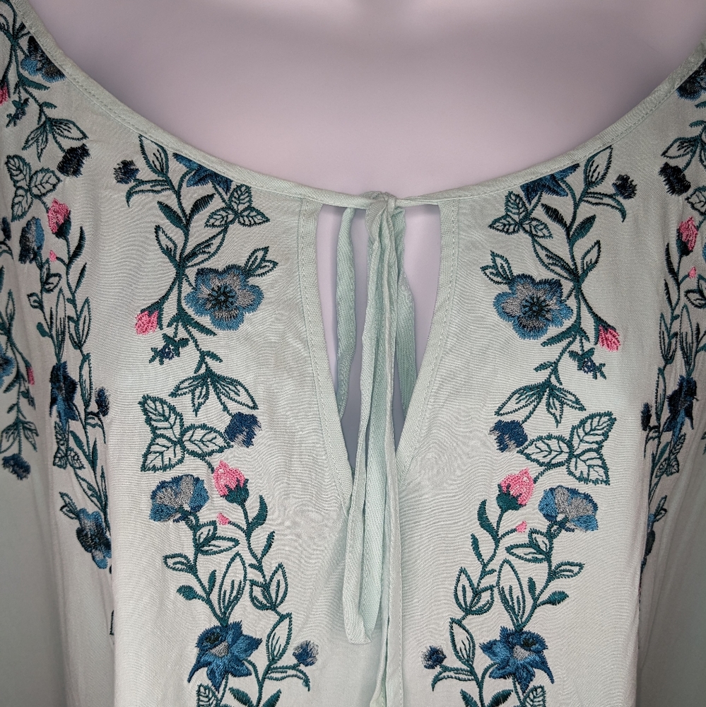 Lane Bryant Blouse with Embroidered Floral Vines - Picture 2 of 8
